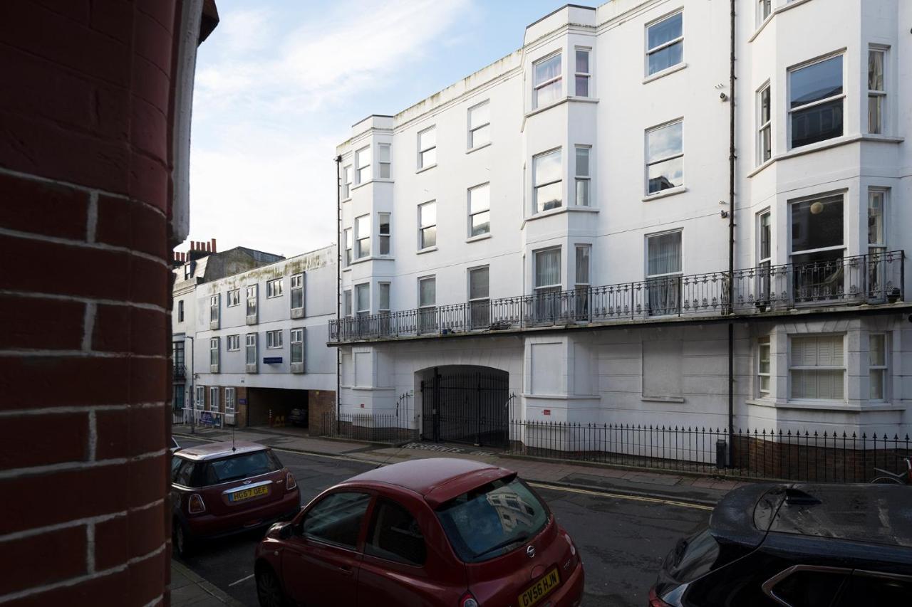 Burlington Street With Free Parking Nr College And Hospital *